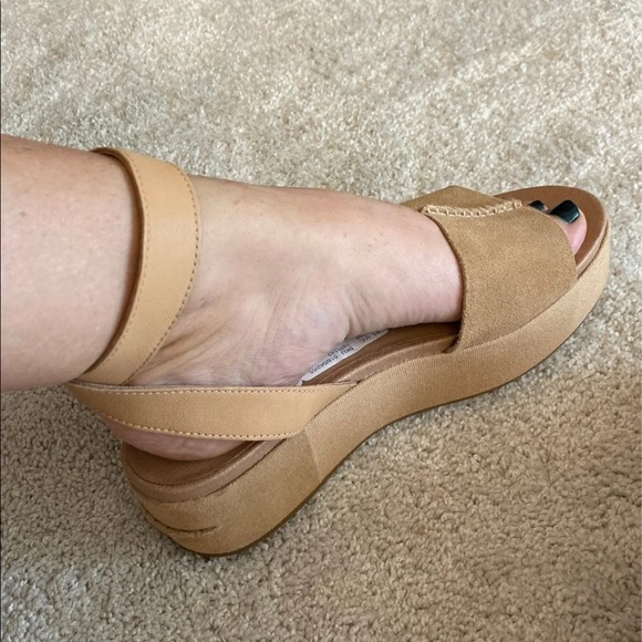 UGG wedges size 9.5 - Picture 2 of 6